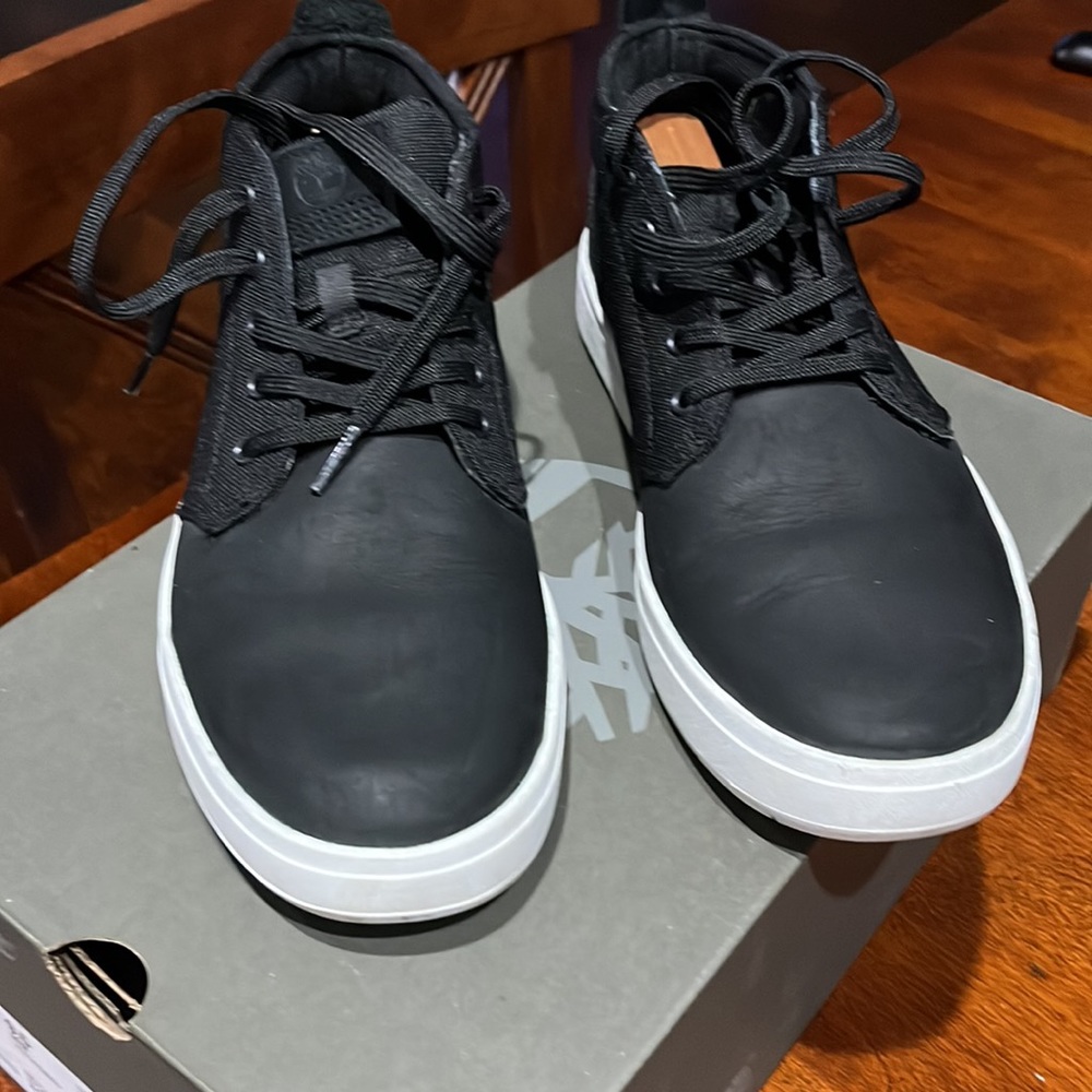 Men’s size 9.5 black Timberland Davis
